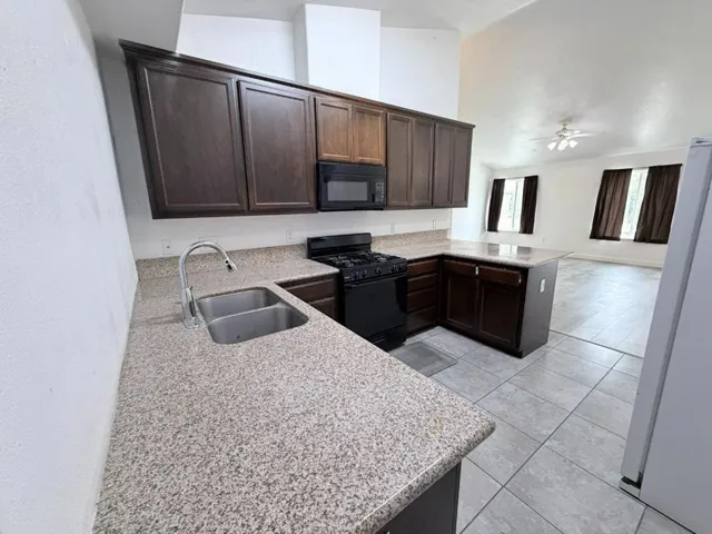 243 Sunburst Street, Los Banos, California 93635