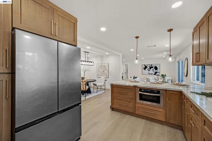 Open Kitchen to Dining