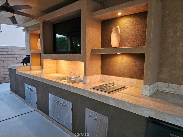 Lighted Outdoor Kitchen with Hot and Cold water sink