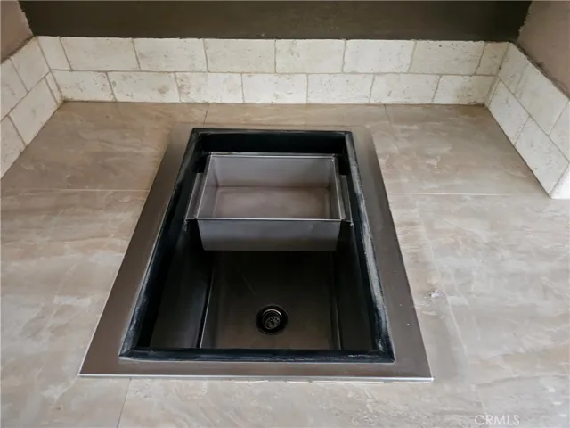 Built in cooler in Outdoor Kitchen