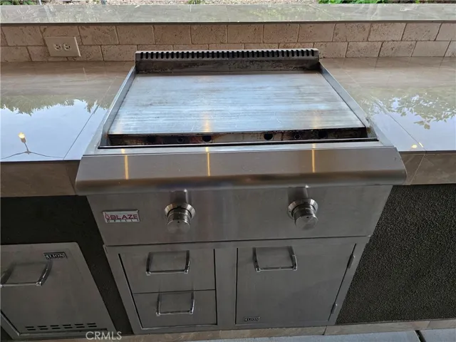 Flat top Griddle in outdoor kitchen