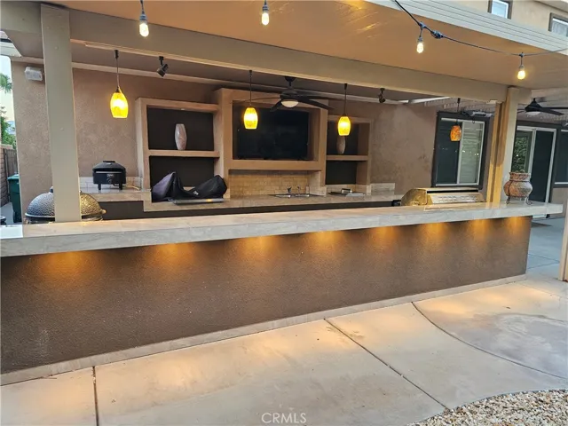 Bar top can hold over 10-12 barstools