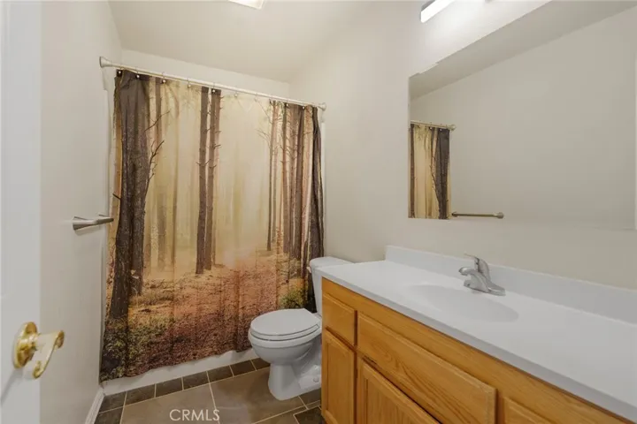 Full bathroom on 2nd floor.