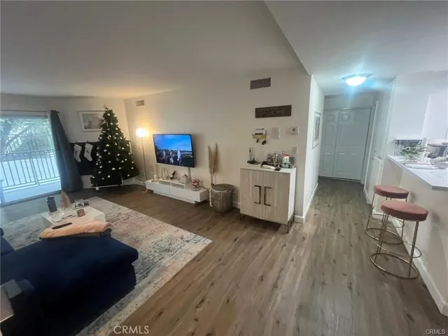 1230 Horn 417, West Hollywood, California 90069