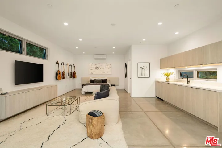 1347 Palms Boulevard, Venice, California 90291