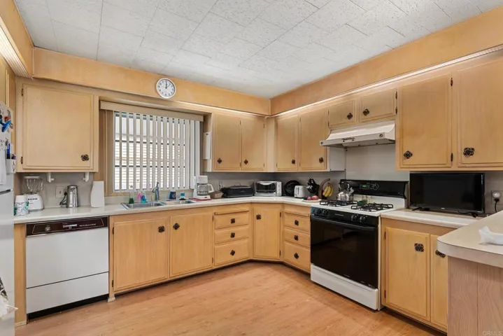 8901 Eton Avenue 87, Canoga Park, California 91304