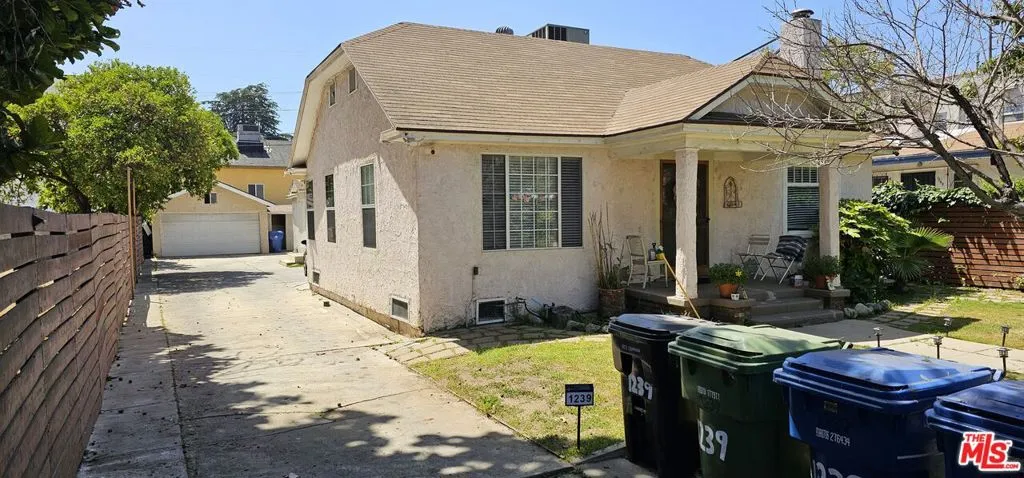 1239 N Beachwood Drive, Los Angeles, California 90038