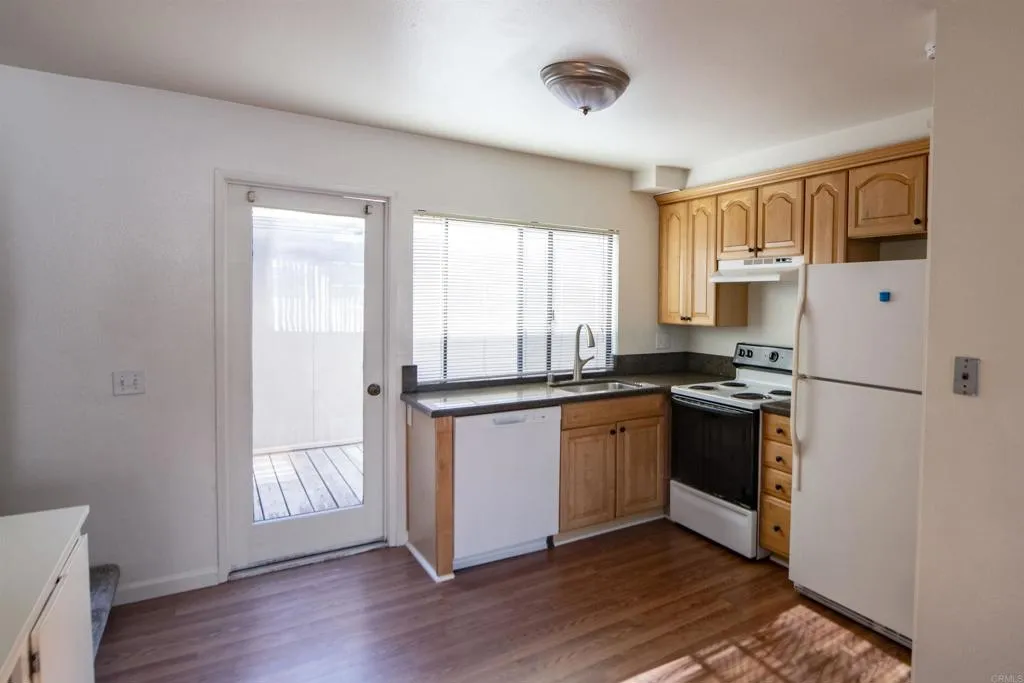 8442 Via Sonoma 80, La Jolla, California 92037 — photo 5