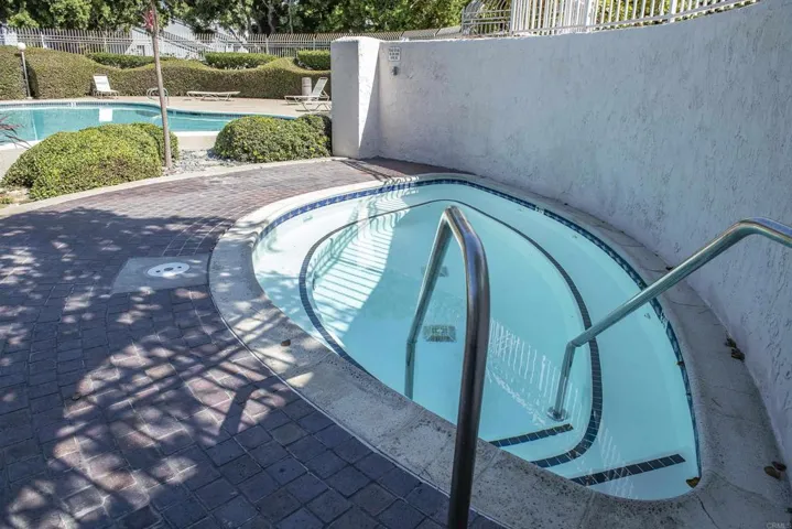 8442 Via Sonoma 80, La Jolla, California 92037