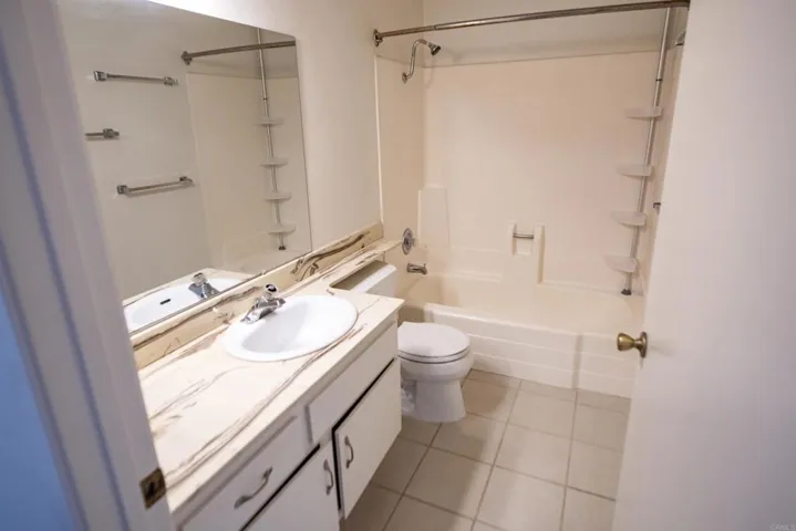 8442 Via Sonoma 80, La Jolla, California 92037