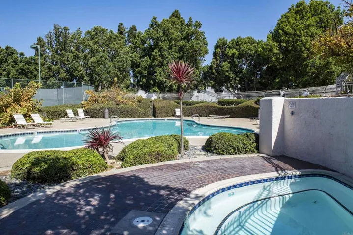 8442 Via Sonoma 80, La Jolla, California 92037