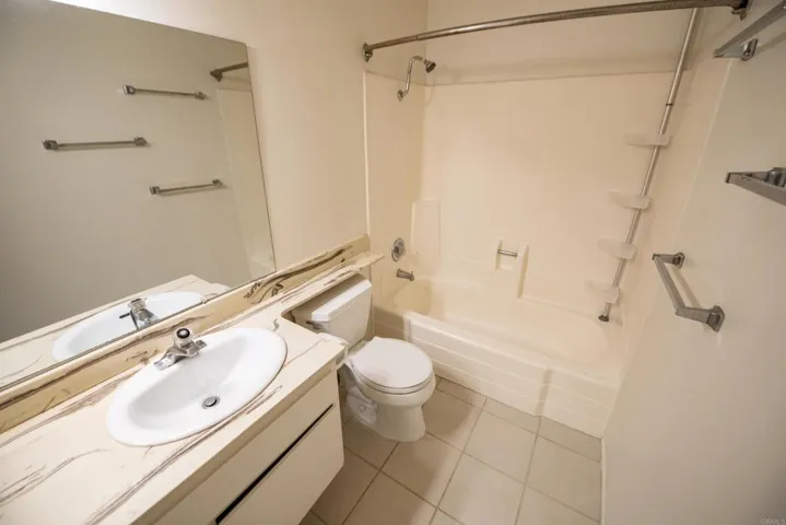 8442 Via Sonoma 80, La Jolla, California 92037
