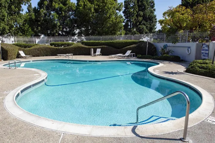 8442 Via Sonoma 80, La Jolla, California 92037