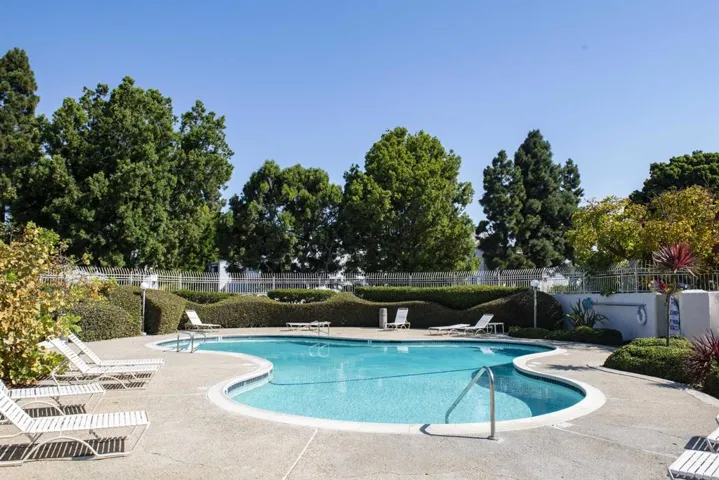 8442 Via Sonoma 80, La Jolla, California 92037