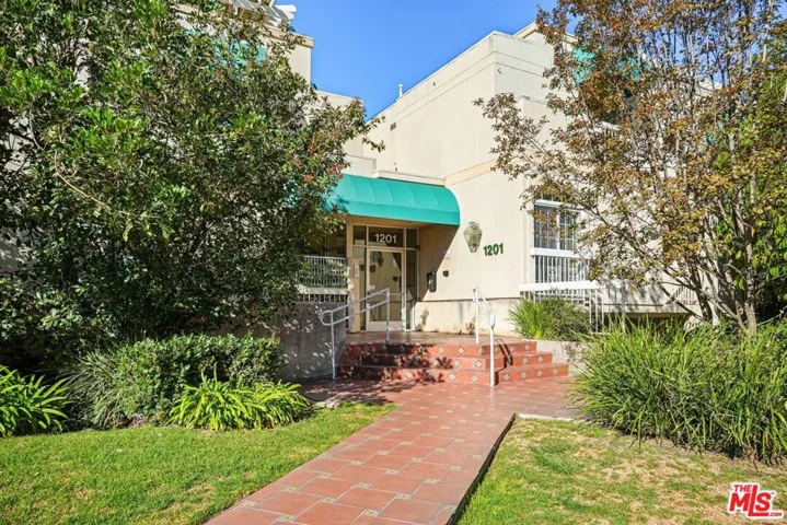1201 Viola Avenue 104, Glendale, California 91202