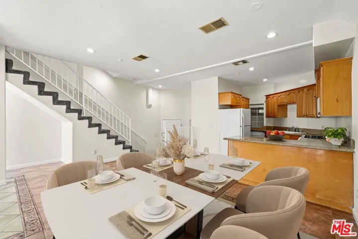 1201 Viola Avenue 104, Glendale, California 91202