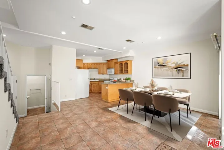 1201 Viola Avenue 104, Glendale, California 91202
