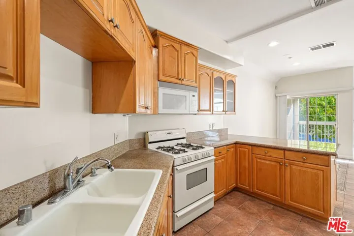 1201 Viola Avenue 104, Glendale, California 91202