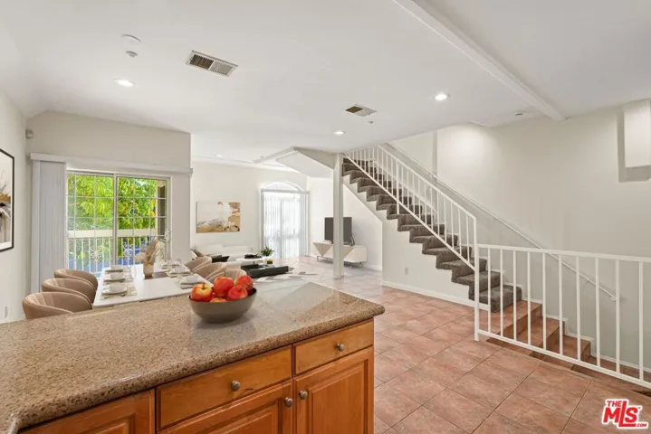 1201 Viola Avenue 104, Glendale, California 91202