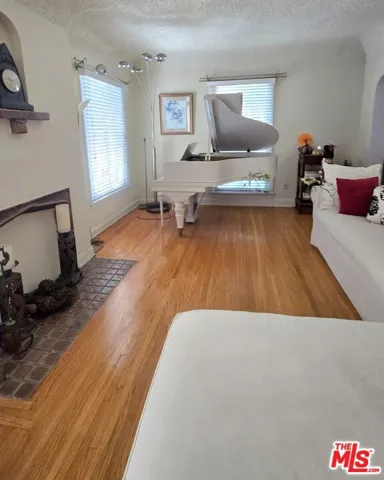 4626 Brynhurst Avenue, Los Angeles, California 90043