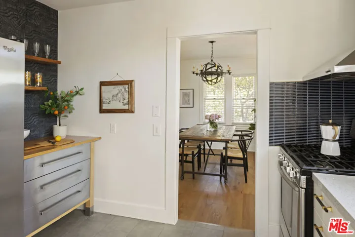 2955 8th Avenue, Los Angeles, California 90018
