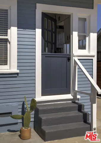 2955 8th Avenue, Los Angeles, California 90018