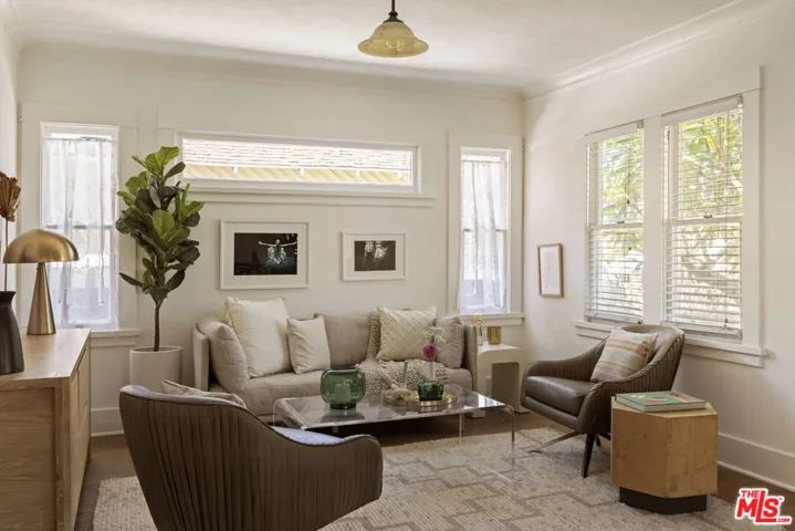 2955 8th Avenue, Los Angeles, California 90018