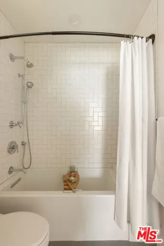 2955 8th Avenue, Los Angeles, California 90018