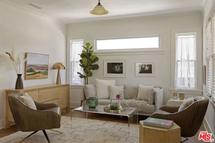 2955 8th Avenue, Los Angeles, California 90018