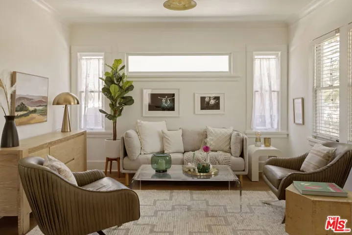 2955 8th Avenue, Los Angeles, California 90018