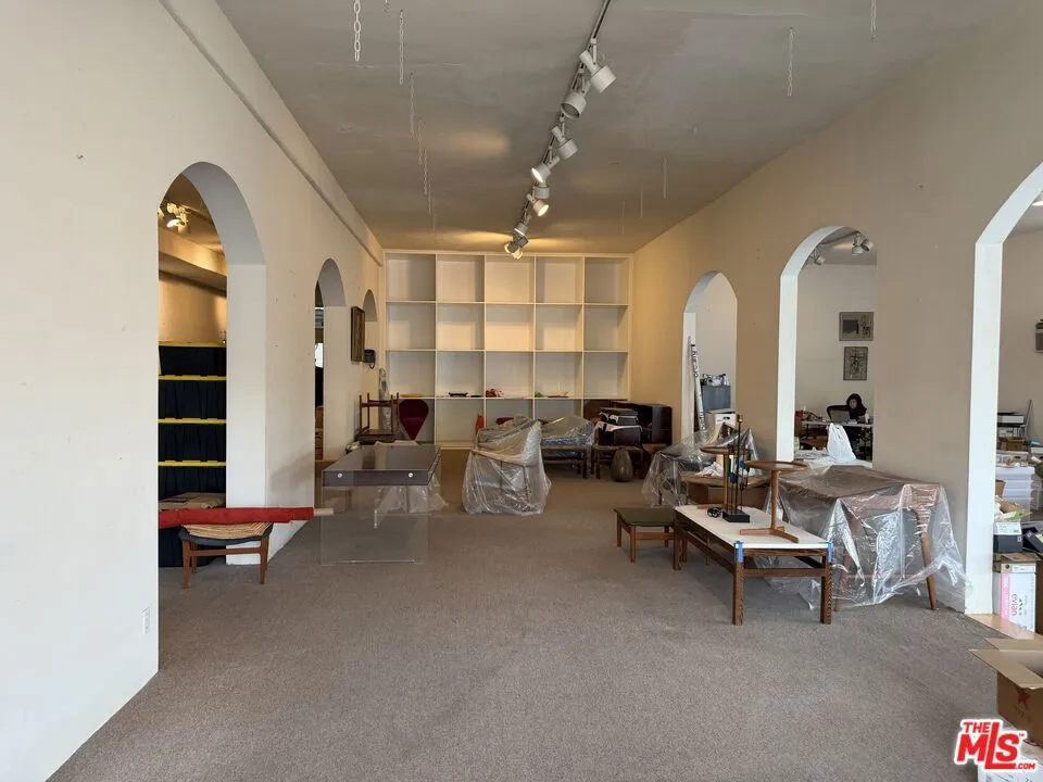 7974 Melrose Avenue 7974, Los Angeles, California 90046 — photo 4