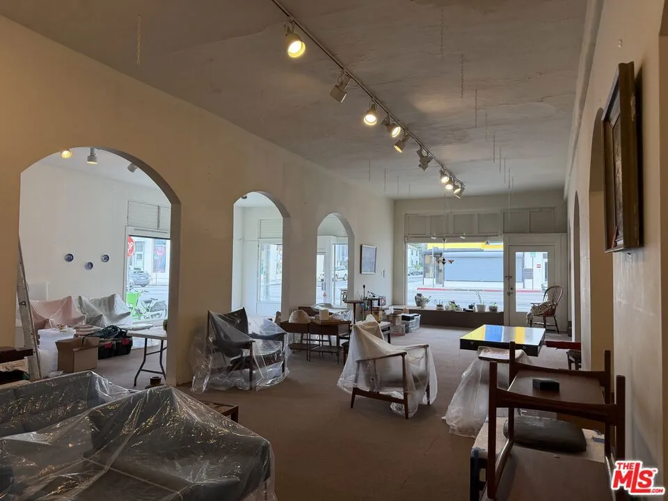 7974 Melrose Avenue 7974, Los Angeles, California 90046 — photo 5