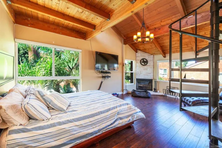 325 S Sierra 36, Solana Beach, California 92075