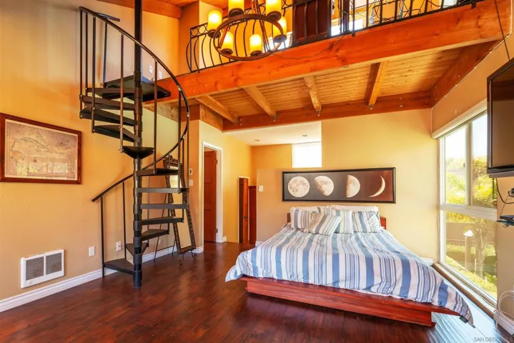 325 S Sierra 36, Solana Beach, California 92075