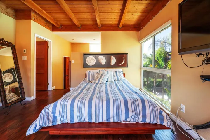 325 S Sierra 36, Solana Beach, California 92075