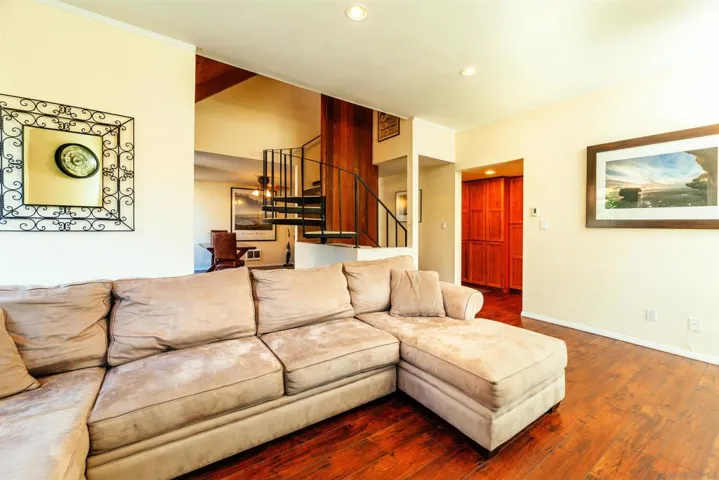 325 S Sierra 36, Solana Beach, California 92075