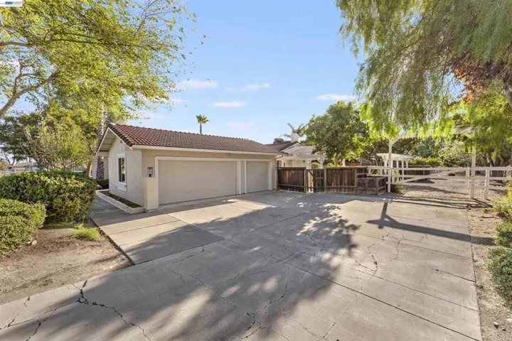 23110 Los Ranchos Dr, Tracy, California 95304