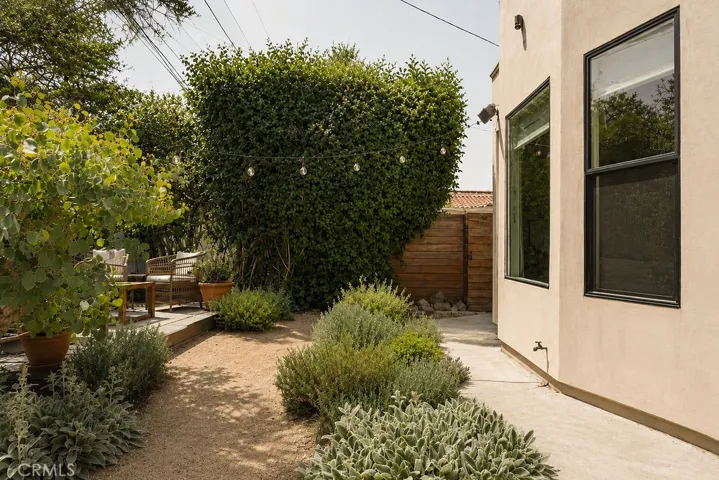 4247 7th Avenue, Los Angeles, California 90008