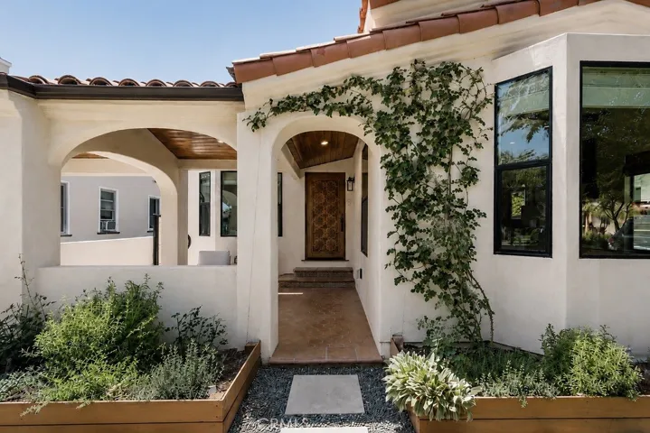 4247 7th Avenue, Los Angeles, California 90008