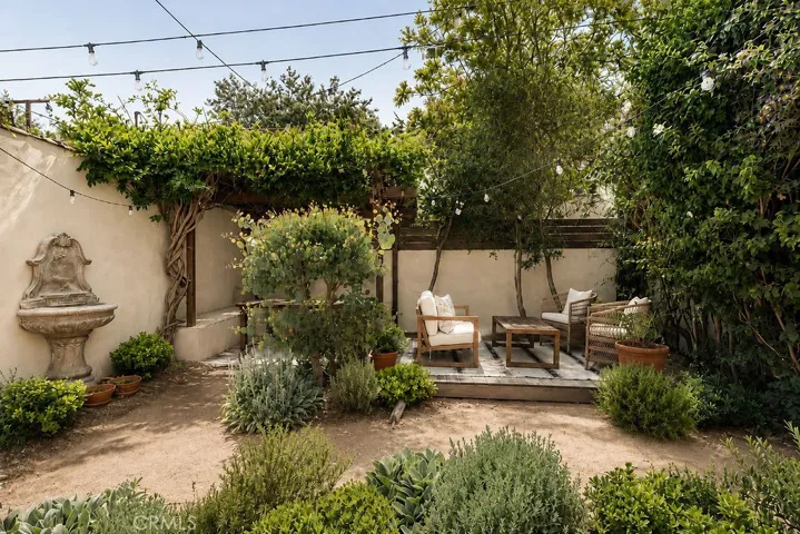 4247 7th Avenue, Los Angeles, California 90008