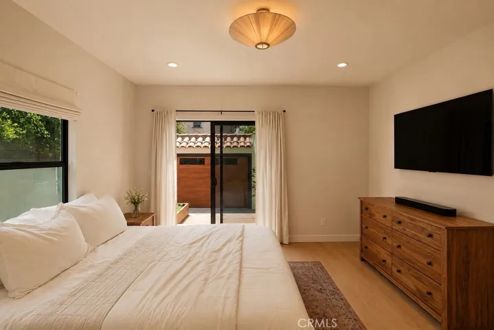 4247 7th Avenue, Los Angeles, California 90008