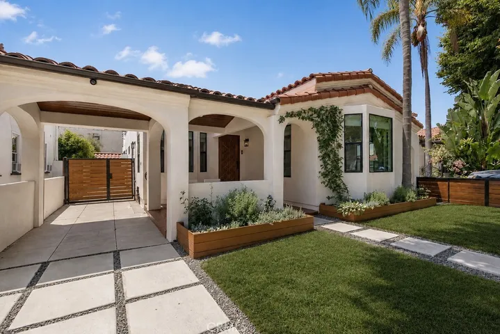 4247 7th Avenue, Los Angeles, California 90008