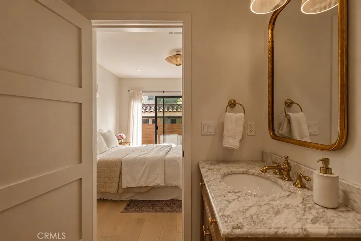 4247 7th Avenue, Los Angeles, California 90008
