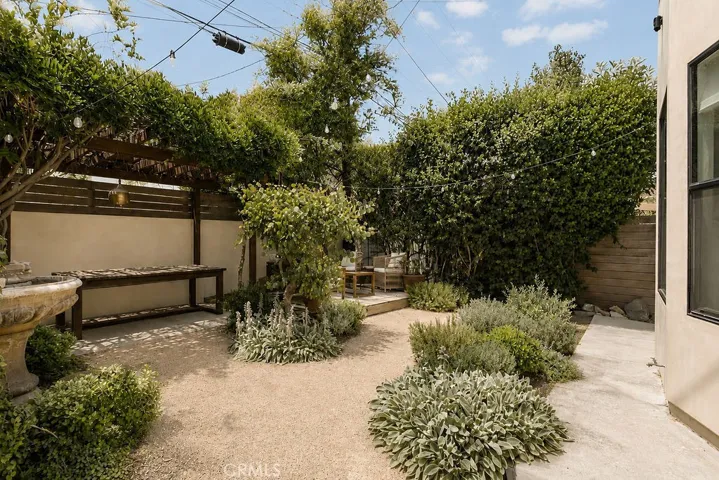 4247 7th Avenue, Los Angeles, California 90008