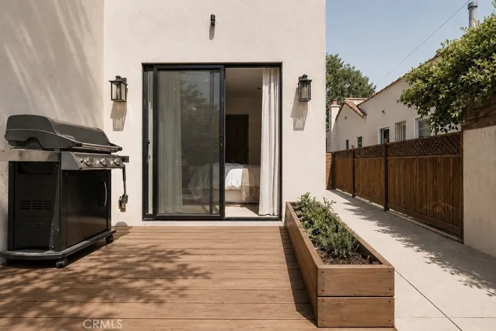 4247 7th Avenue, Los Angeles, California 90008
