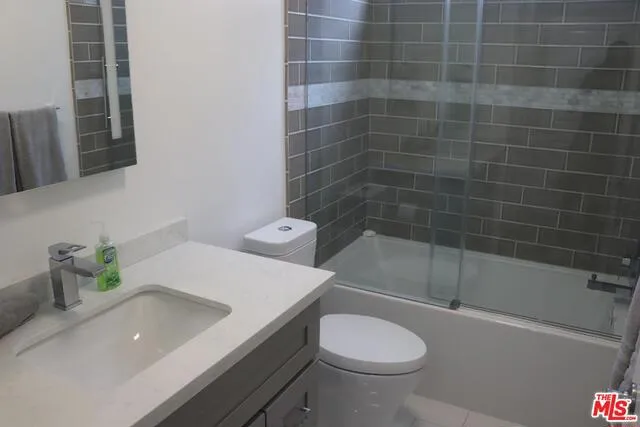 Bathroom in Bed #2