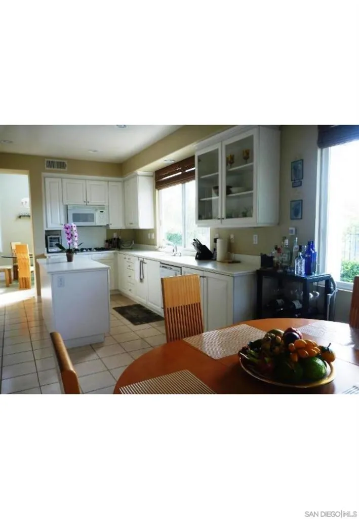 6063 Oakgate Row, San Diego, California 92037 — photo 5