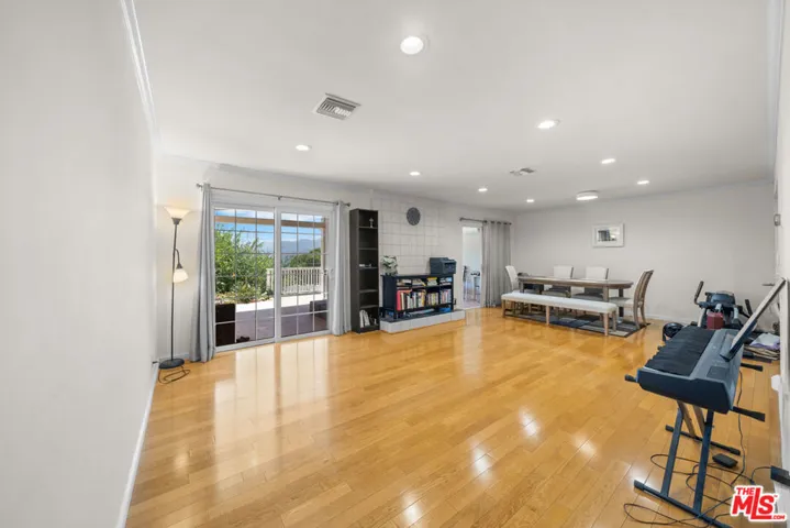 3114 Henrietta Avenue, La Crescenta, California 91214