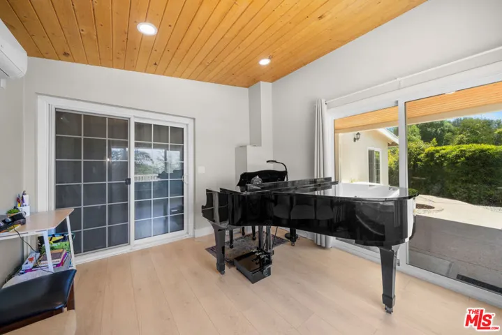 3114 Henrietta Avenue, La Crescenta, California 91214