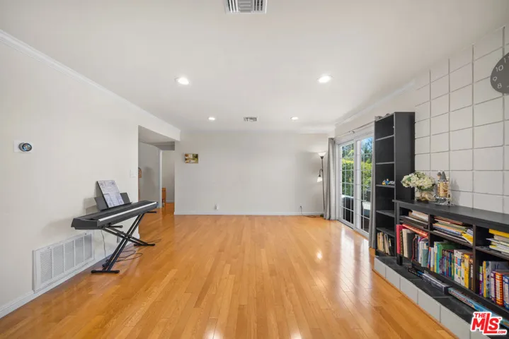 3114 Henrietta Avenue, La Crescenta, California 91214